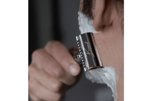 shaving with safety razor